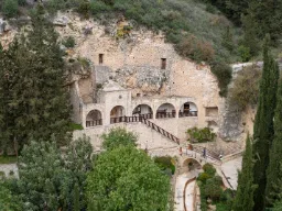 Agios Neophytos -luostari, joka sijaitsee laaksossa noin 10 km Pafoksesta pohjoiseen Agios Neophytos -luostari, joka sijaitsee laaksossa noin 10 km Pafoksesta pohjoiseen