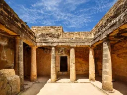 Kuninkaiden haudat ovat peräisin 400-luvulta eKr. Kuninkaiden haudat ovat peräisin 400-luvulta eKr.