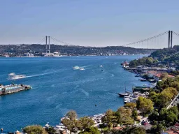 Bosporinsalmi erottaa Euroopan ja Aasian ja yhdistää Mustanmeren Marmaranmereen