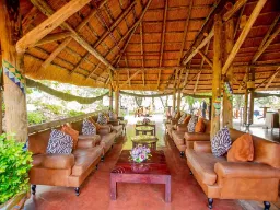 Lounge-alue A’Zambezi River Lodgessa Lounge-alue A’Zambezi River Lodgessa