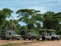 Safariautot valmiina Safariautot valmiina