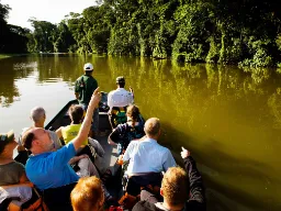 Venematka Tortugueron kansallispuiston rauhallisilla kanavilla, Costa Ricassa