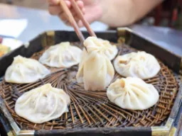 Xiao long bao – kiinalaiset keittopullat Shanghaista Xiao long bao – kiinalaiset keittopullat Shanghaista