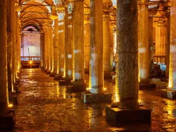 Mystinen Basilika-säiliö Istanbulissa, maanalainen vesipalatsi 500-luvulta