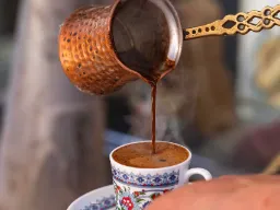 Turkki kahvi tarjoiltuna tunteella Turkki kahvi tarjoiltuna tunteella