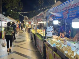 Vilkas thaimaalainen katuruokakohtaus