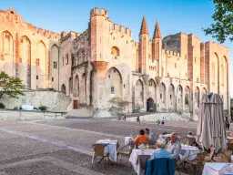 Paavien palatsi on 1300-luvulta