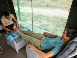 Jalat saavat hellää hoivaa Jalat saavat hellää hoivaa