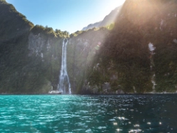 Stirling Falls Milford Soundissa on kaksi kertaa korkeampi kuin Niagaran putoukset