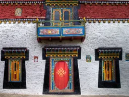 Tiibetiläistyylinen rakennus Sikkimissä