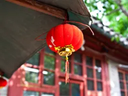 Punainen kiinalainen lyhty – onnen ja juhlan symboli Kiinassa Punainen kiinalainen lyhty – onnen ja juhlan symboli Kiinassa