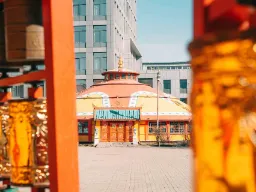 Dashchoilin-luostari Ulan Batorissa – aktiivinen buddhalainen keskus perinteisen jurtan muodossa Dashchoilin-luostari Ulan Batorissa – aktiivinen buddhalainen keskus perinteisen jurtan muodossa