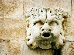 Kivinaamio Onofrion suihkulähteessä Dubrovnikin vanhassakaupungissa, rakennettu 1438