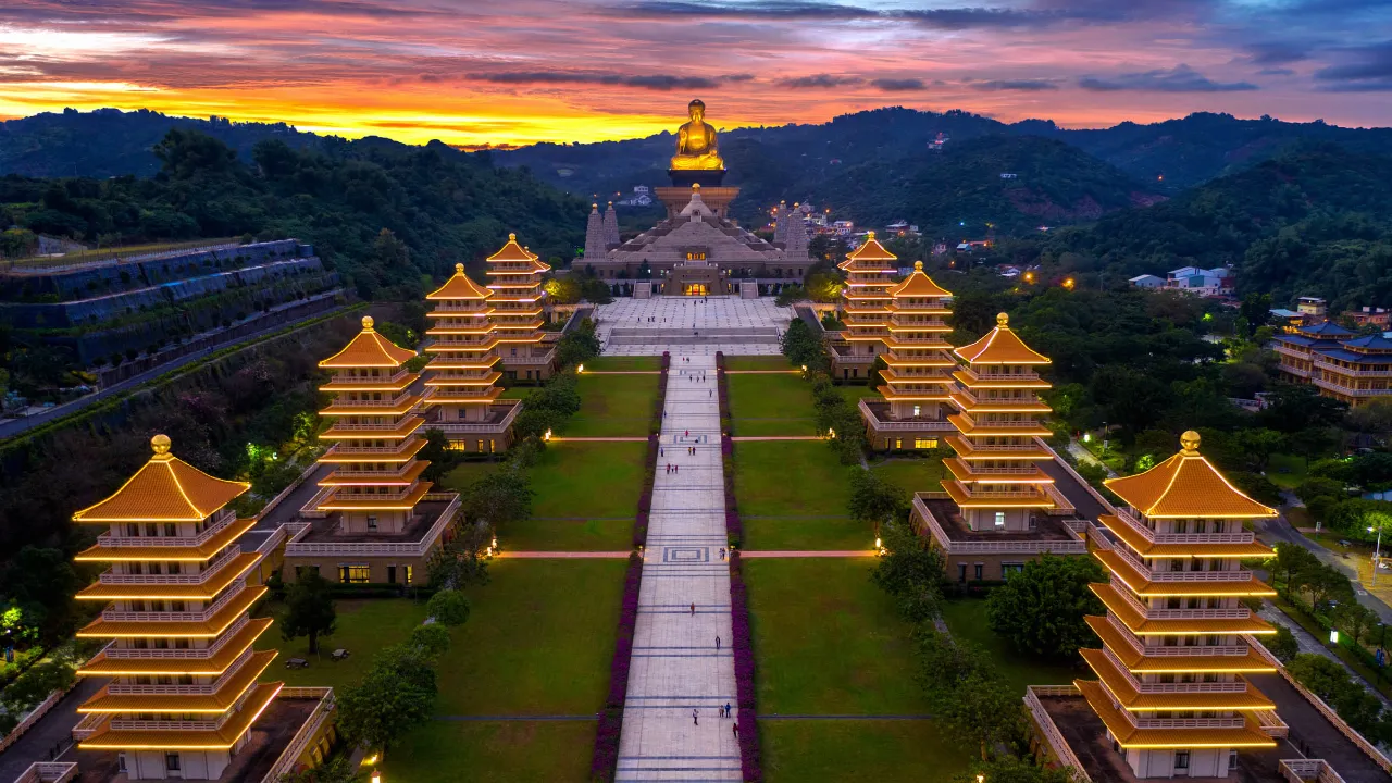 Fo Guang Shan Buddhamuseo auringonnousun aikaan Fo Guang Shan Buddhamuseo auringonnousun aikaan