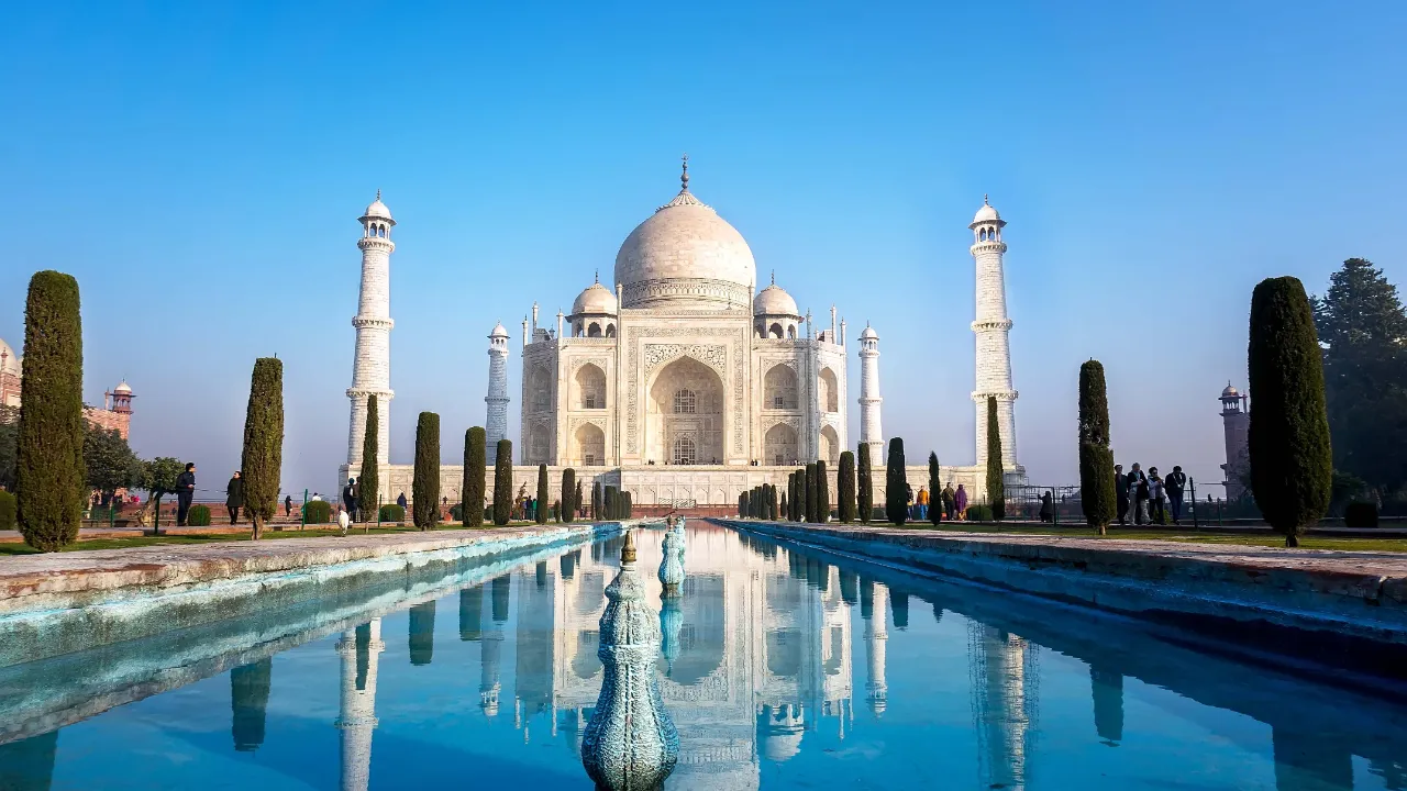 Taj Mahal Agrassa, Intiassa – ikoninen mausoleumi Taj Mahal Agrassa, Intiassa – ikoninen mausoleumi