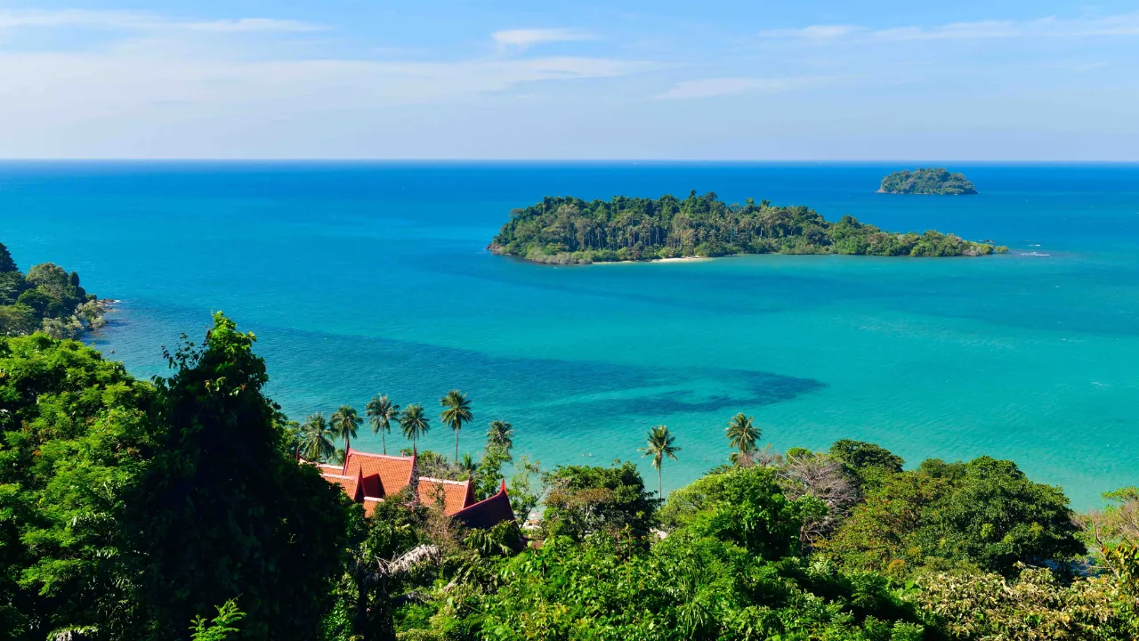 Koh Chang tarkoittaa kirjaimellisesti ”Norsusaarta” Koh Chang tarkoittaa kirjaimellisesti ”Norsusaarta”