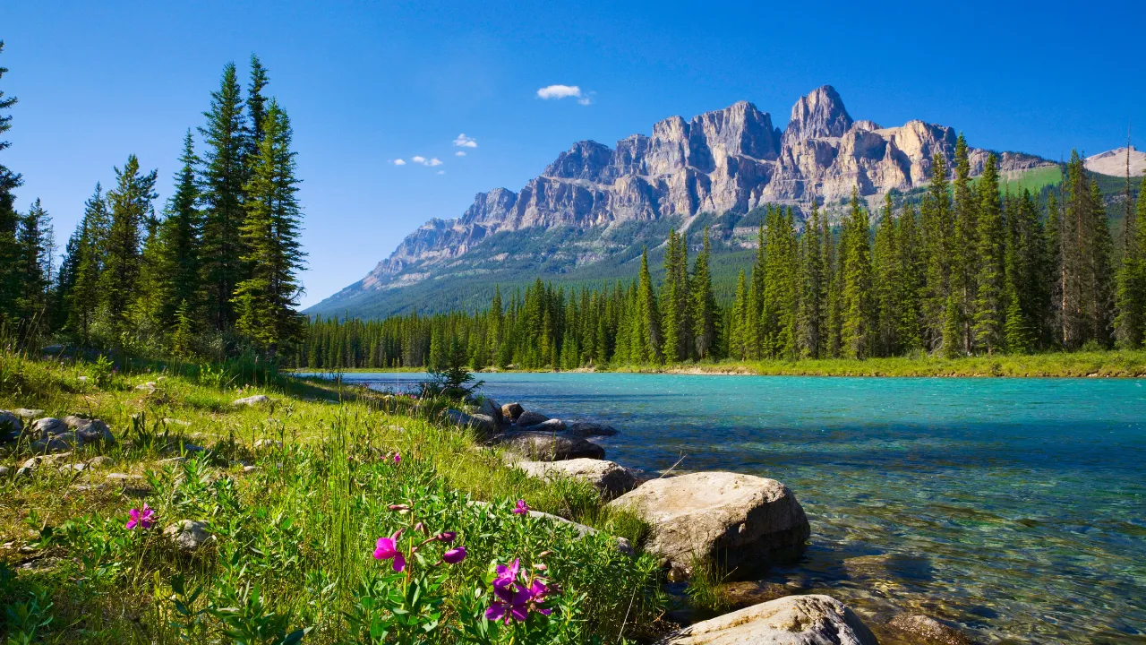 Castle Mountain Banffin kansallispuistossa, Alberta, Kanada Castle Mountain Banffin kansallispuistossa, Alberta, Kanada
