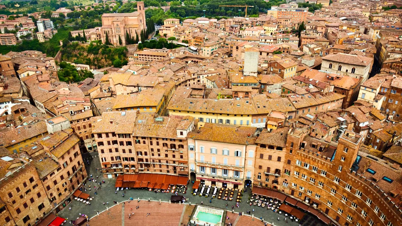 Näkymä Sienaan ja Piazza del Campoon Näkymä Sienaan ja Piazza del Campoon