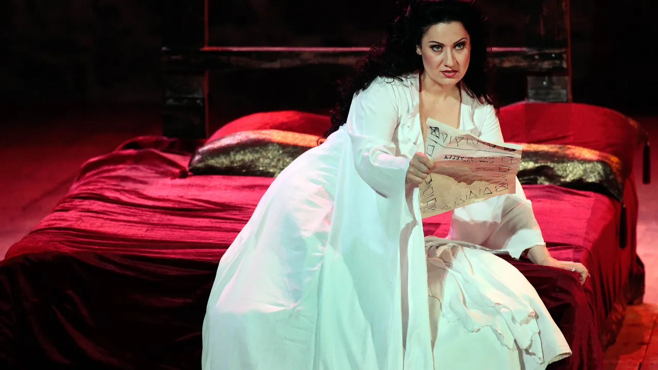 Lady Macbeth intensiivisessä kohtauksessa Verdin Macbethista Lady Macbeth intensiivisessä kohtauksessa Verdin Macbethista