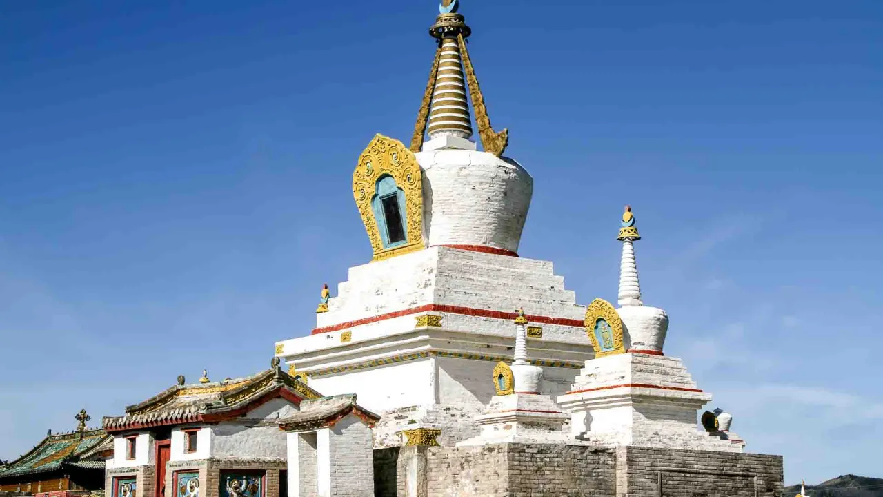 Stupa ja temppelit Erdene Zuu -luostarissa, Mongolian vanhimmassa buddhalaisessa luostarissa