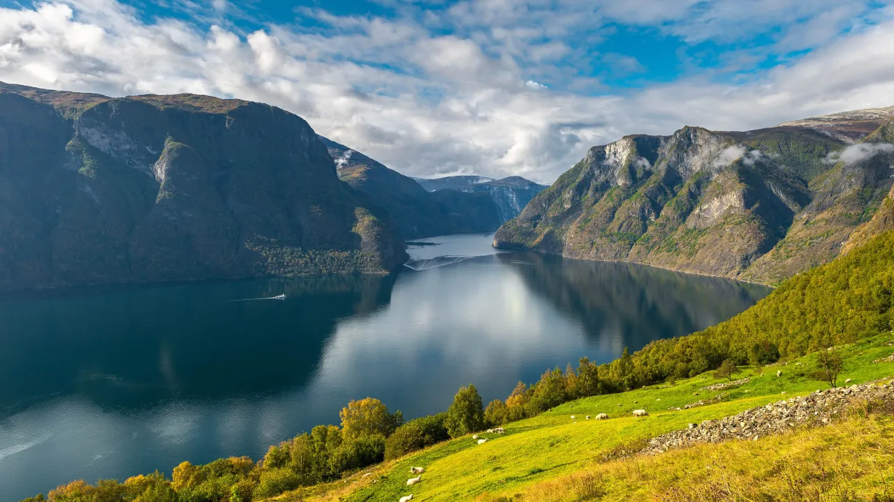 Sognefjord lumoavalla näkymällä Sognefjord lumoavalla näkymällä