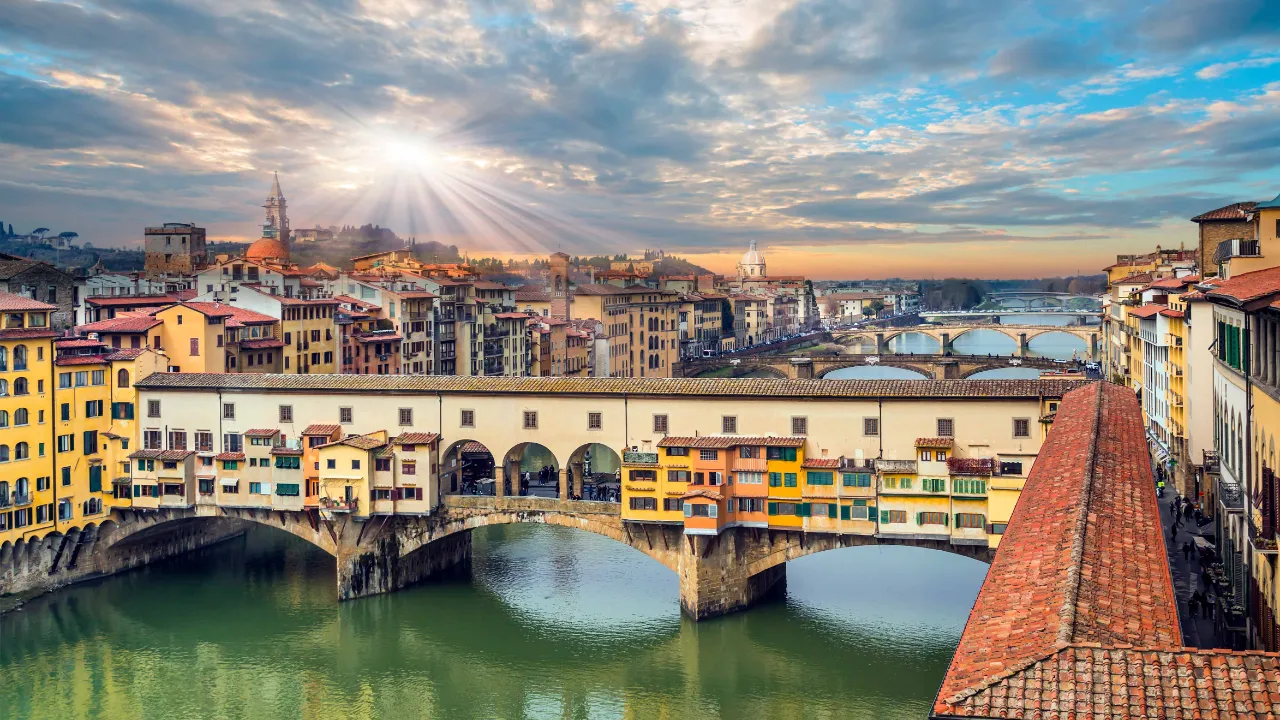 Ponte Vecchio -silta Arno-joen yli Firenzessä Ponte Vecchio -silta Arno-joen yli Firenzessä