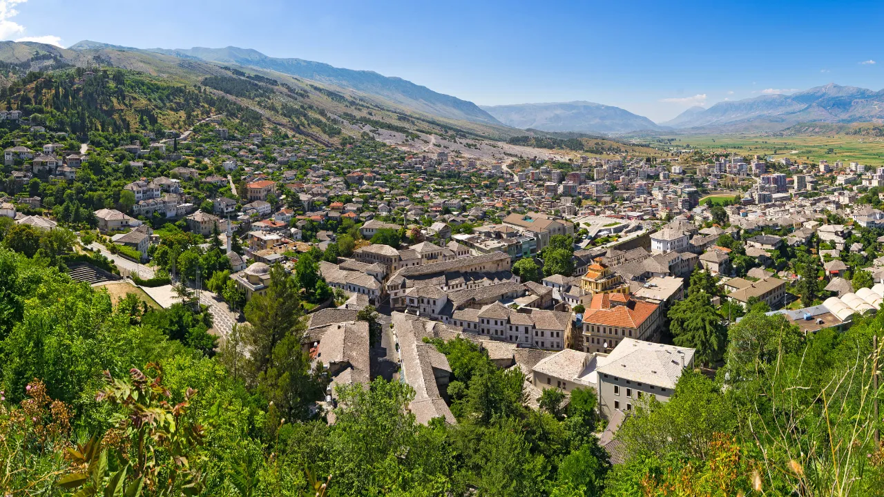 Gjirokastra on yksi Albanian kauneimmista kaupungeista Gjirokastra on yksi Albanian kauneimmista kaupungeista