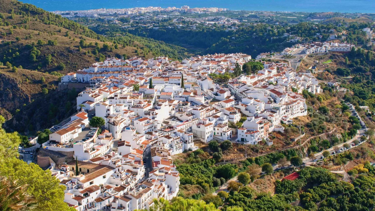 Frigiliana — yksi tunnetuista ”valkoisista kylistä” (pueblos blancos) Frigiliana — yksi tunnetuista ”valkoisista kylistä” (pueblos blancos)