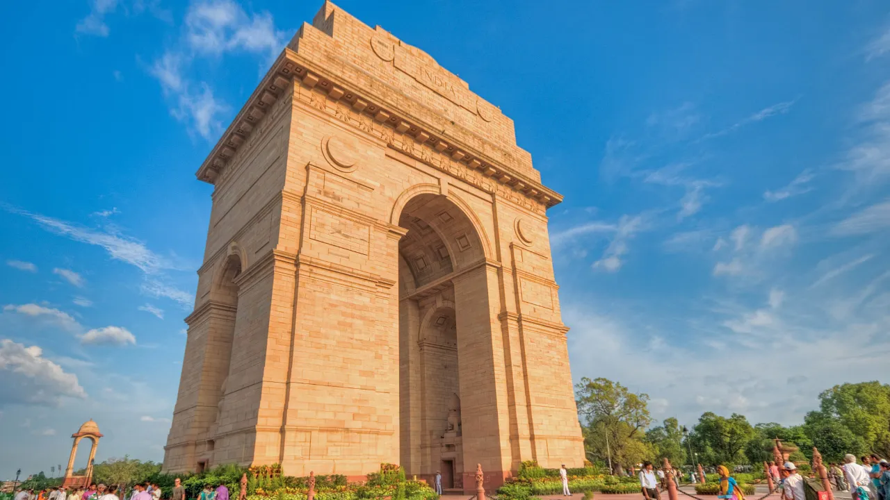 India Gate New Delhissä on ensimmäisen maailmansodan kaatuneiden muistomerkki India Gate New Delhissä on ensimmäisen maailmansodan kaatuneiden muistomerkki