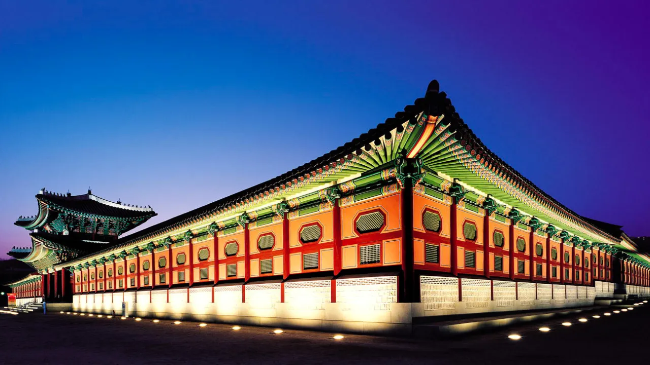 Gyeongbokgung on Soulin suurin ja tunnetuin kuninkaallinen palatsi Gyeongbokgung on Soulin suurin ja tunnetuin kuninkaallinen palatsi