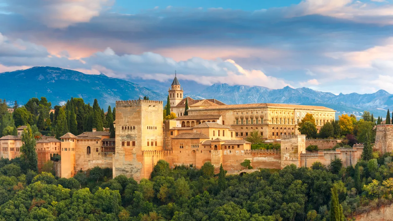 Majesteettinen Alhambra Granadassa