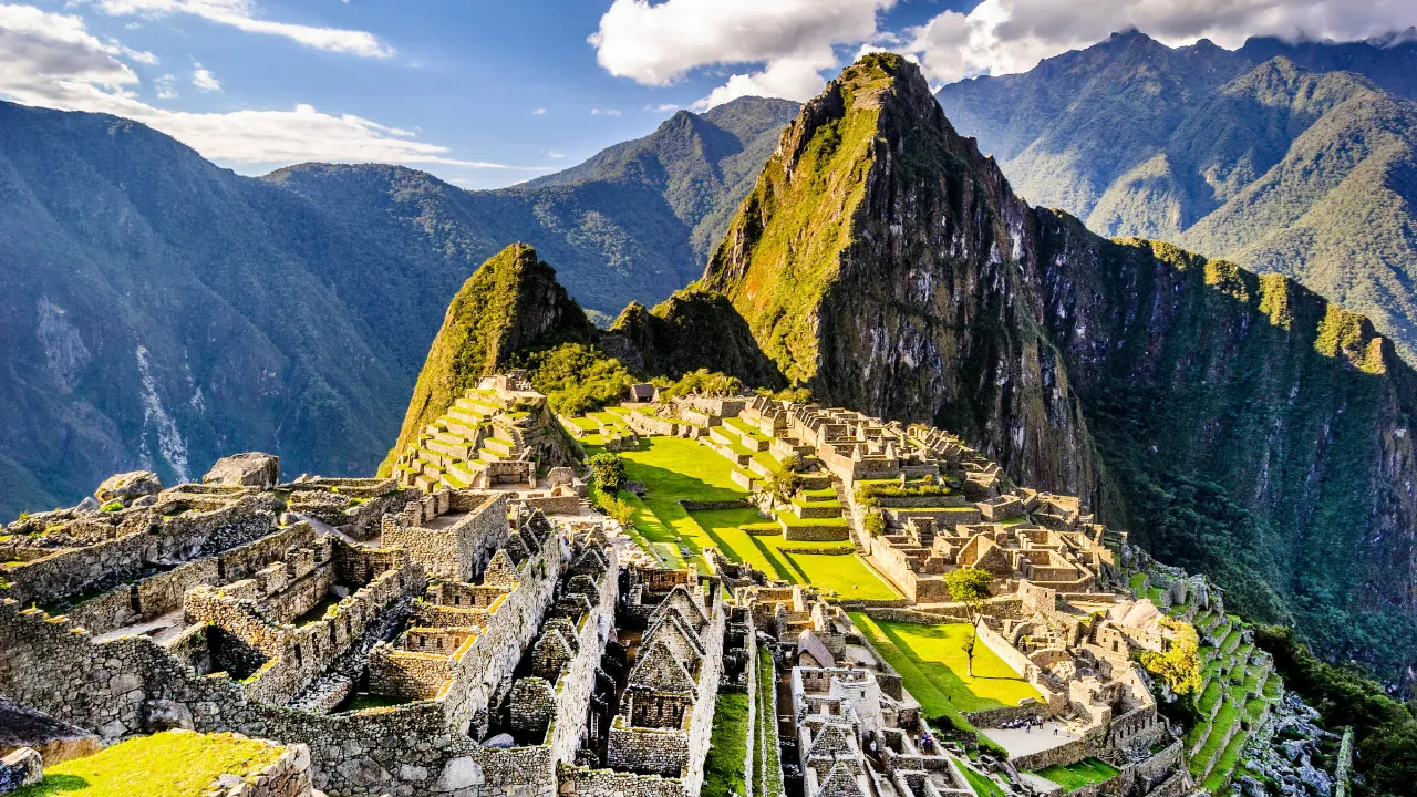 Machu Picchu – ikoninen inkojen rauniokaupunki ja yksi maailman seitsemästä ihmeestä Machu Picchu – ikoninen inkojen rauniokaupunki ja yksi maailman seitsemästä ihmeestä