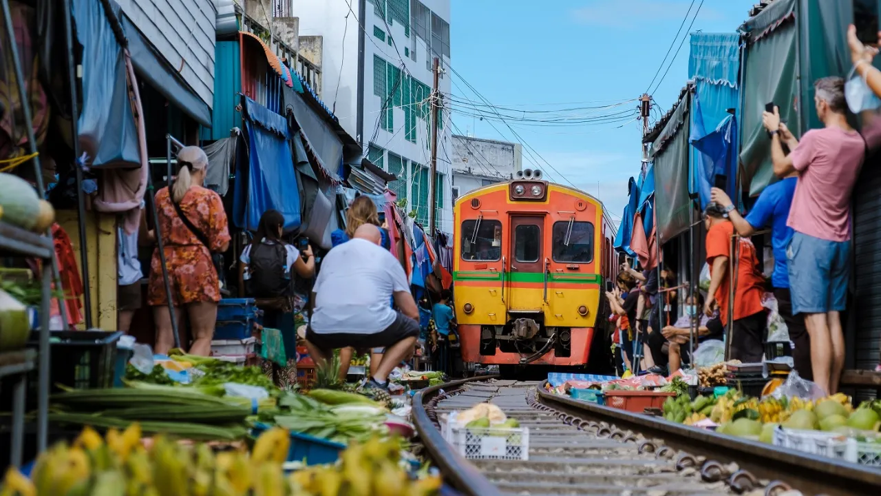 Maeklong Railway Market Bangkokissa Maeklong Railway Market Bangkokissa