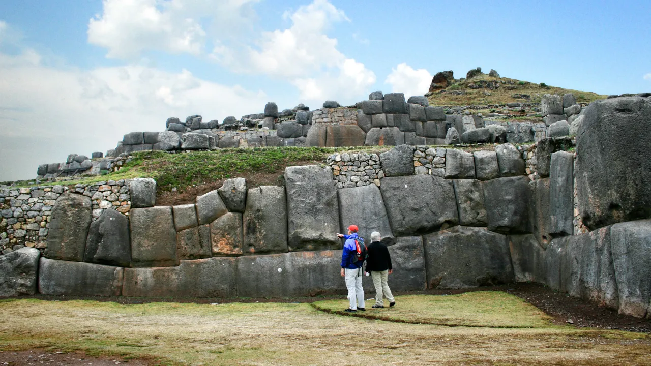 Sacsayhuamán – inkojen vaikuttavat kivimuurit Cuscossa Sacsayhuamán – inkojen vaikuttavat kivimuurit Cuscossa