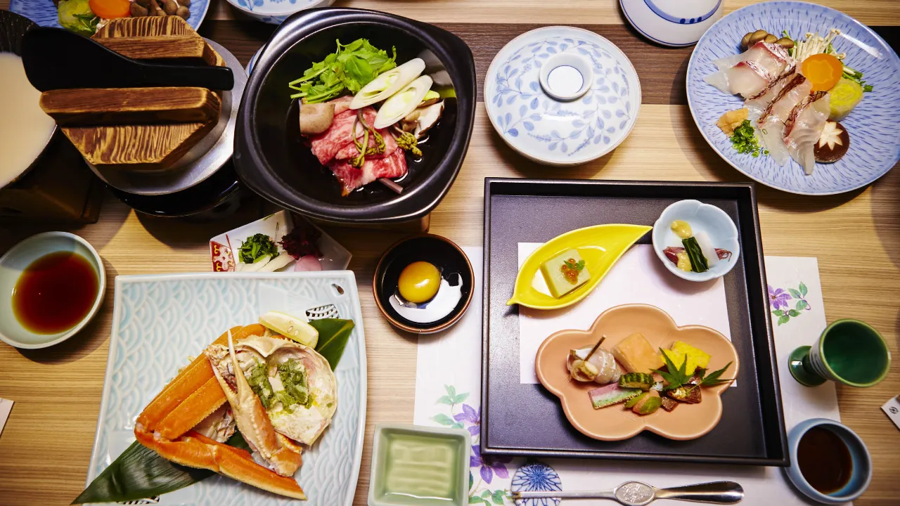Perinteinen kaiseki-illallinen Perinteinen kaiseki-illallinen