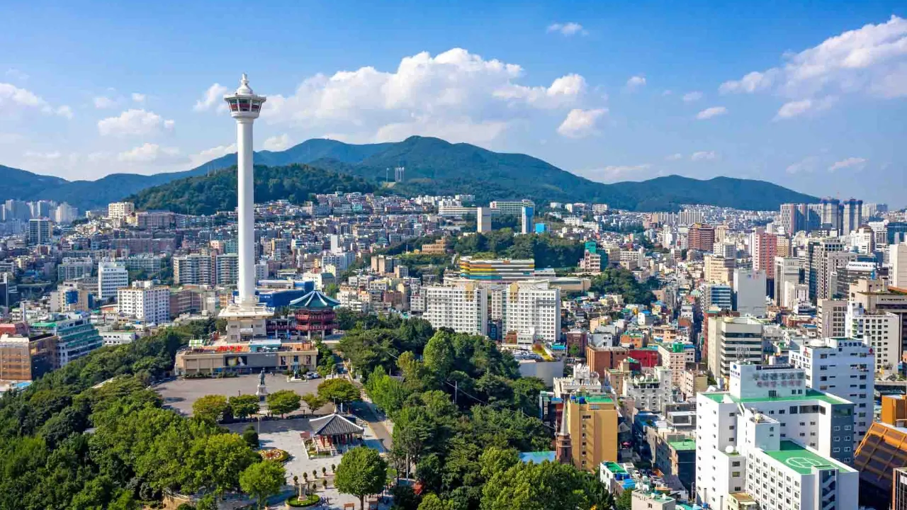 Busan Tower – ikoninen näköalatorni Yongdusan-puistossa Busan Tower – ikoninen näköalatorni Yongdusan-puistossa