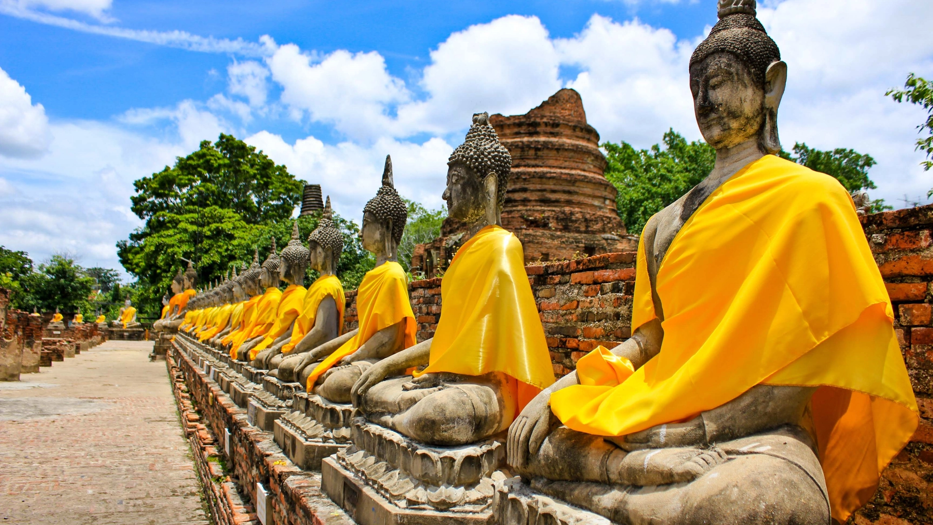 Istuva Buddha-patsaita Wat Yai Chai Mongkhonissa Ayutthayassa